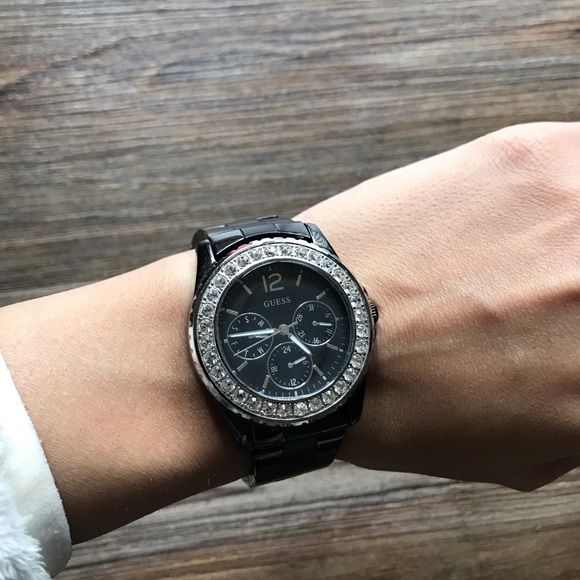 🖤 Women’s Black GUESS Watch | Pre-Loved | Needs Battery - Picture 2 of 9